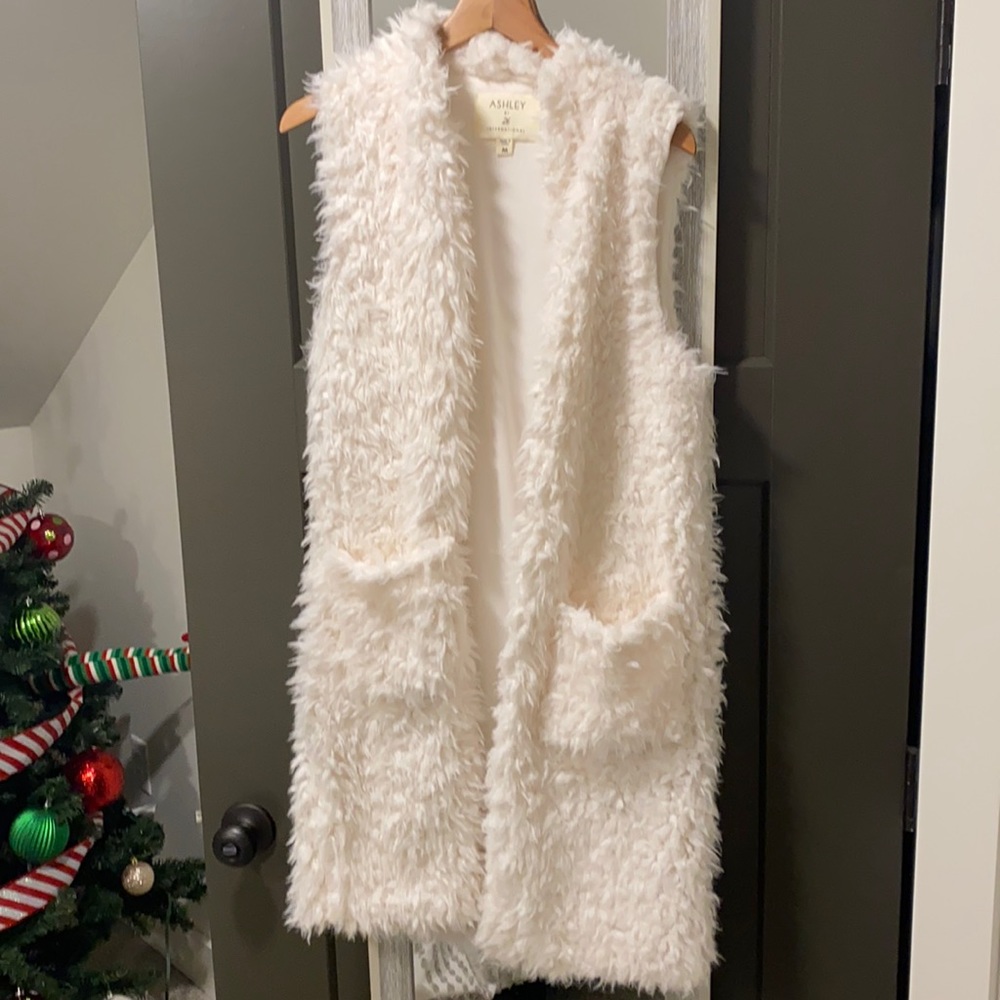 Off white fuzzy/ fur long vest with pockets